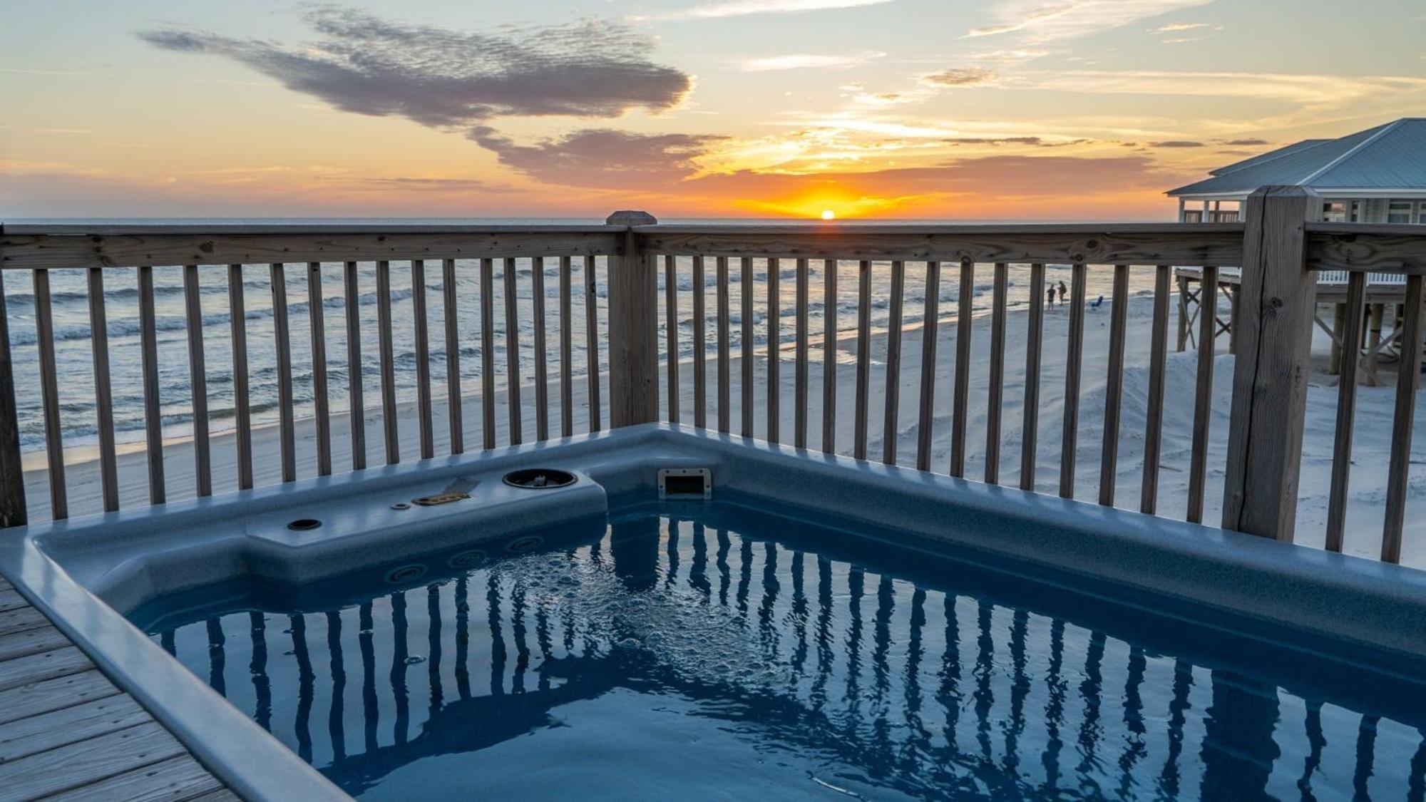 Strand Castle - Gulf Front! An Ideal Layout With Game Room, Small Private Pool, And Roof Top Crow'S Nest! Home Dauphin Island Exterior foto